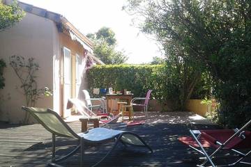 Gîte pour 5 personnes, avec piscine ainsi que terrasse et jardin dans Plage Du Pradeau