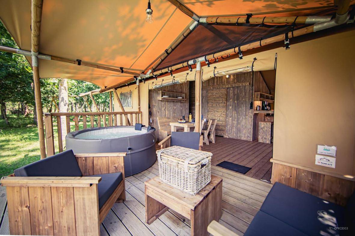 Tent in Thiel-sur-Acolin, Allier