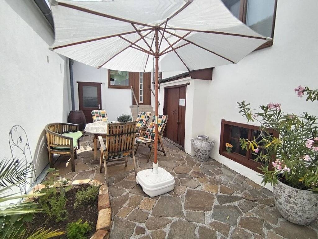 Ferienhaus in Mörbisch mit Schwimmbecken in Mörbisch am See, Leithaberg