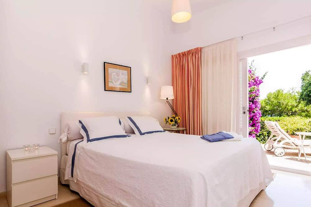 Cozy Villa in Front of the Turquoise sea in Cala Provençal, Capdepera