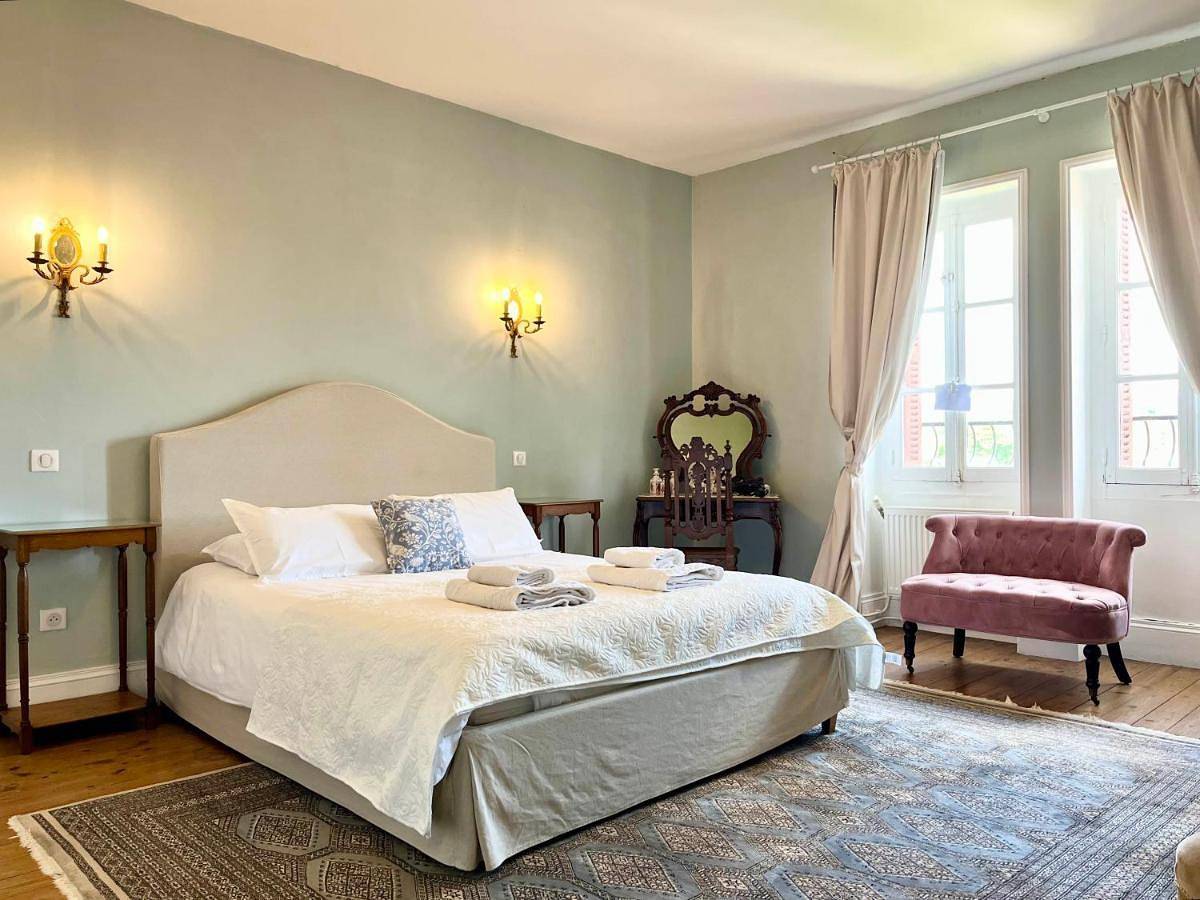 Double Room with Private Bathroom in Availles-Limouzine, Vienne (France)