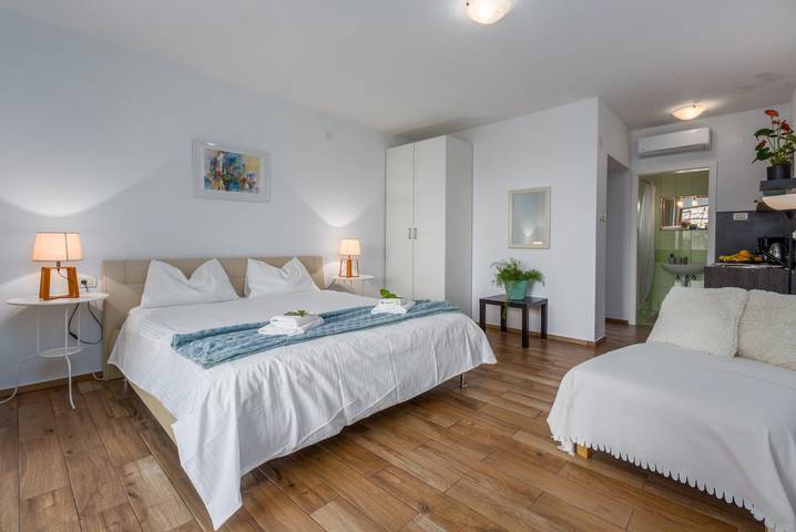 Appartement entier, Appartement de vacances pour 2 personnes avec terrasse in Poreč, Grad Poreč