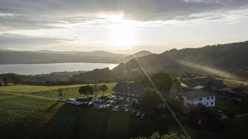BnB für 2 Personen, mit Balkon und Garten sowie Ausblick in Weyregg am Attersee