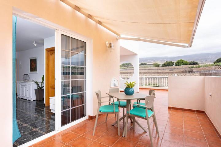 Hel lejlighed, Apartment 'Ático San Juan Teide View By Sydney' with sea view, private terrace and Wi-Fi in Playa de San Juan, Guía de Isora