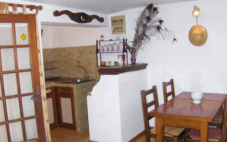 Gîte pour 3 personnes, avec jardin ainsi que vue et terrasse, animaux acceptés dans le Var - 4