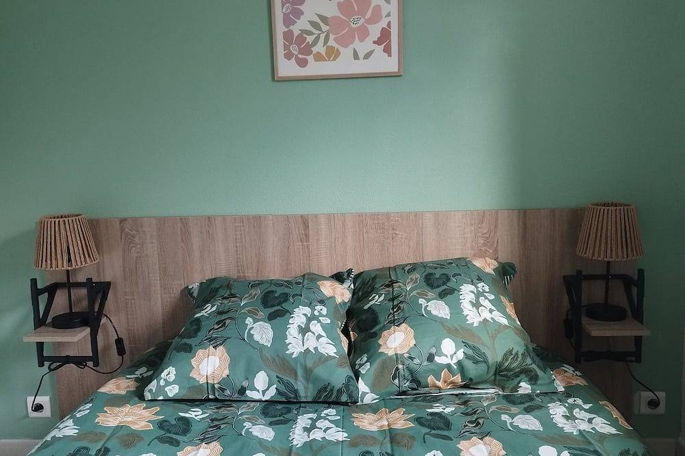 Entire apartment, Apartment in a 3*** tourist residence with swimming pool in Saint-Geniez-d'Olt-et-d'Aubrac, Massif Central