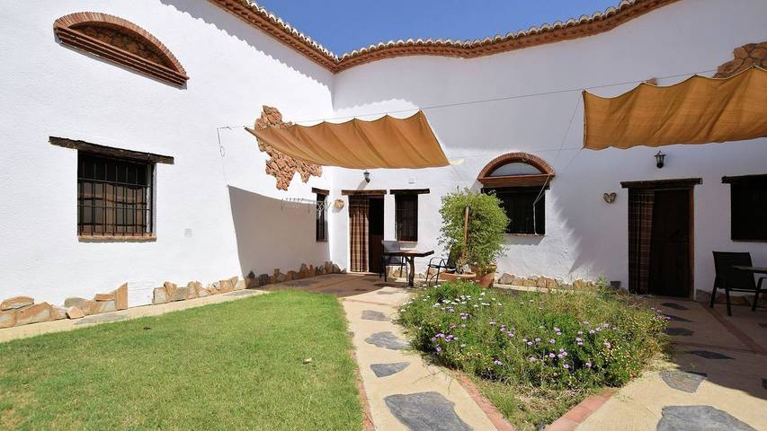 Apartamento para 2 personas, con piscina, Se admiten mascotas en Guadix