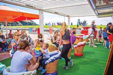 Glamping for 4 People in Clarach Bay, Ceredigion, Photo 3