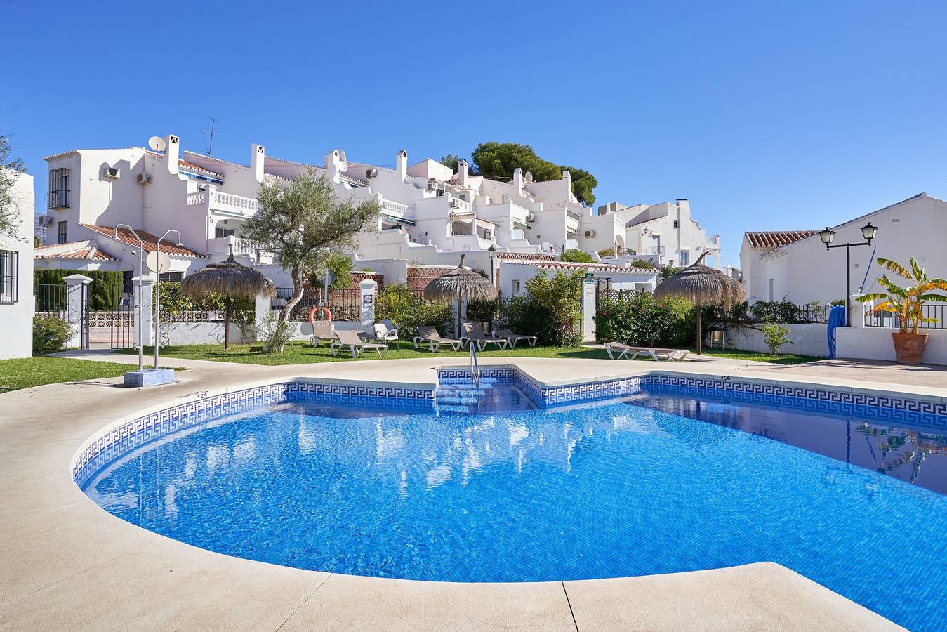 Ferienhaus 'Casa Oliva Sea View' mit Meerblick, Wi-Fi und Klimaanlage in Urbanisierung Tropicana, Nerja