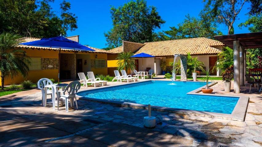 Pousada para 6 pessoas, com piscina e jardim - 1