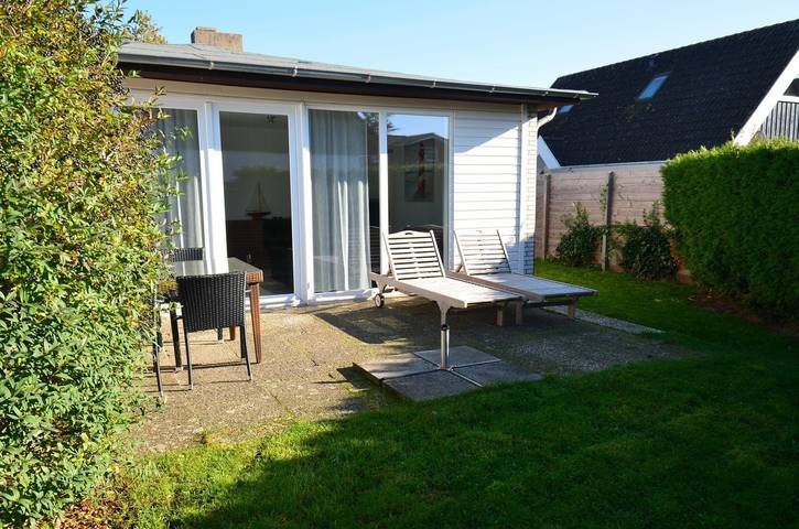 Bungalow für 4 Personen, mit Garten in Lensterstrand