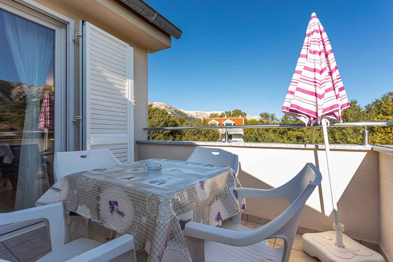 Apartamento vacacional entero, Apartamento vacacional con aire acondicionado y Wi-Fi  in Baska, Krk (isla)