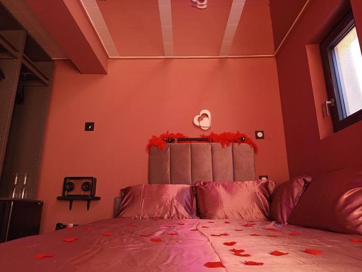 Hôtel pour 2 personnes, avec terrasse ainsi que jardin et jacuzzi à Rimons - 3