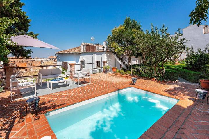 Casa para 8 personas, con piscina además de terraza y vistas en Granada