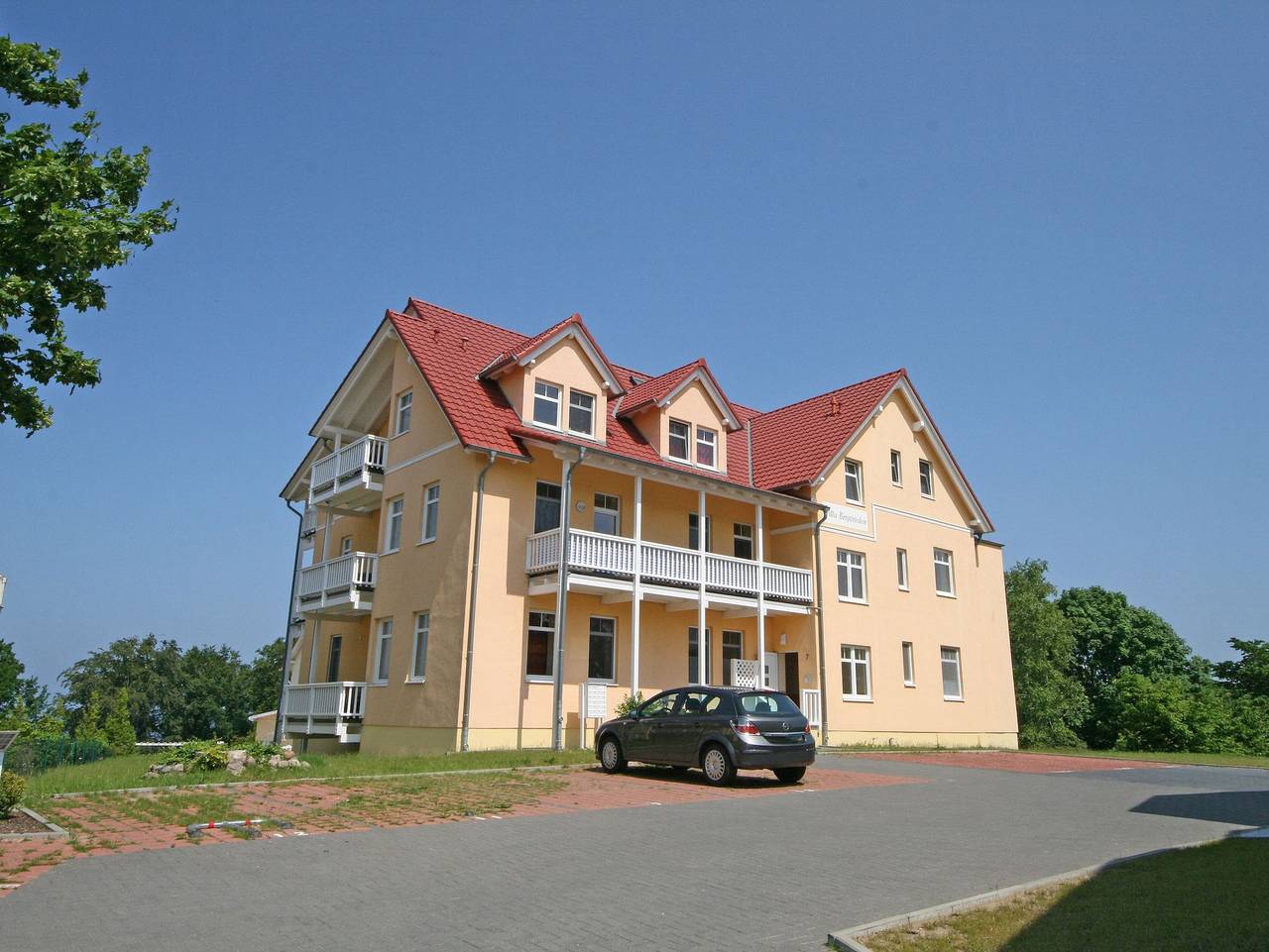 Ganze Ferienwohnung, Csp: Villa Bergfrieden Whg. 06 mit Balkon & Meerblick in Göhren, Rügen