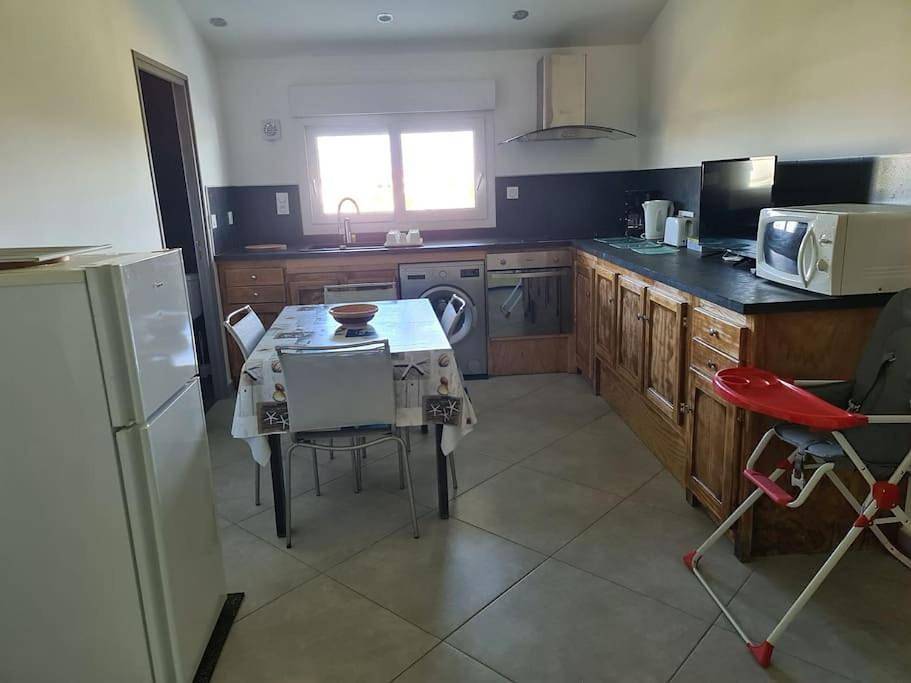 Appartement entier, Appartement de détente et vue sur montagnes in Ghisonaccia, Arrondissement de Corte