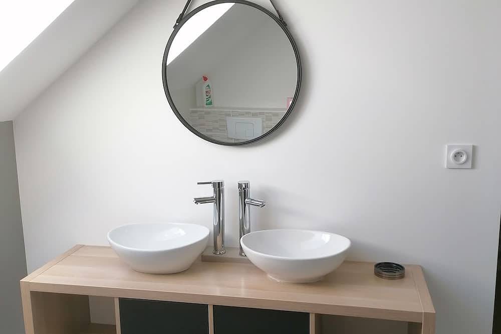 Gîte le Lingoult in the heart of the Morvan Park with Jacuzzi in Saint-Germain-des-Champs, Morvan Regional Nature Park