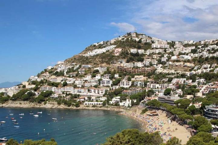 Vacation rental for 8 people in Roses