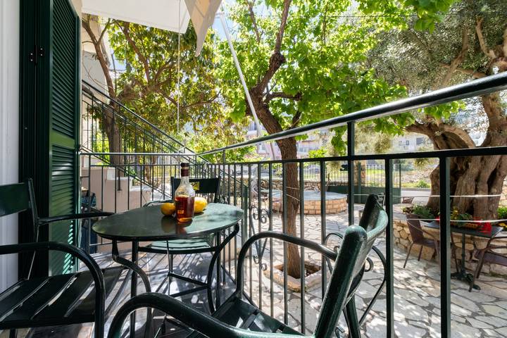 Entire studio, Studio Apartment "Nikiana Club - Studio 1" with Mountain View & Wi-Fi in Nikiana, Alexandros