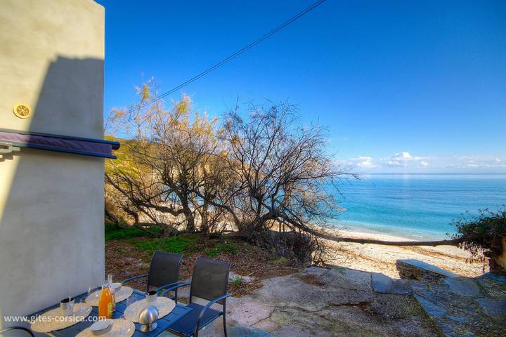Gîte pour 4 personnes, avec Terrasse dans Plage De La Marine De Meria