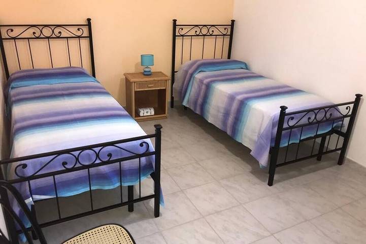 Bear Tower, Wi Fi, terrace, garden, parking, 150 m from the beach in Torre Dell'orso, Melendugno