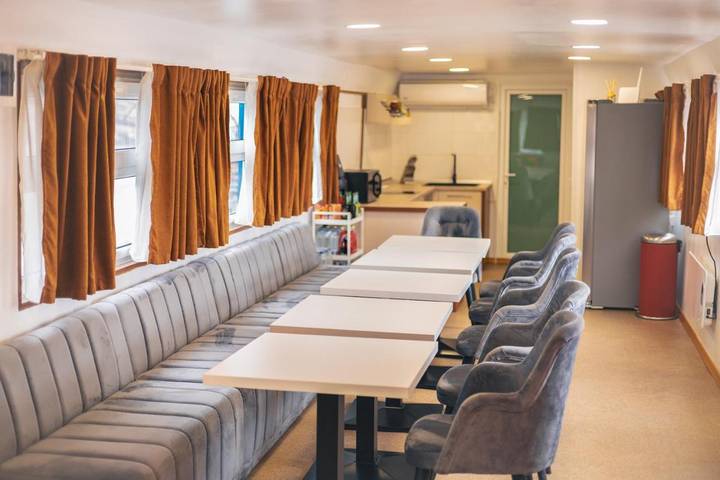 Bateau pour 6 personnes, avec vue ainsi que terrasse et vue sur le lac dans Giurgiu - 3