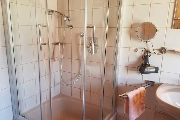 3-Raum-Ferienwohnung Baindtlehof , Dusche/Wc, 63 qm, Og - Miller's Biohof in Markdorf, Region Bodensee-Oberschwaben