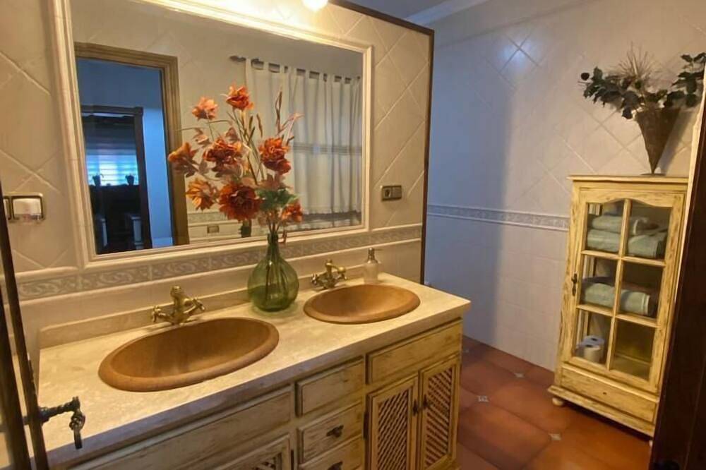 Albarracín Rural House in Setenil de las Bodegas, Cádiz Province