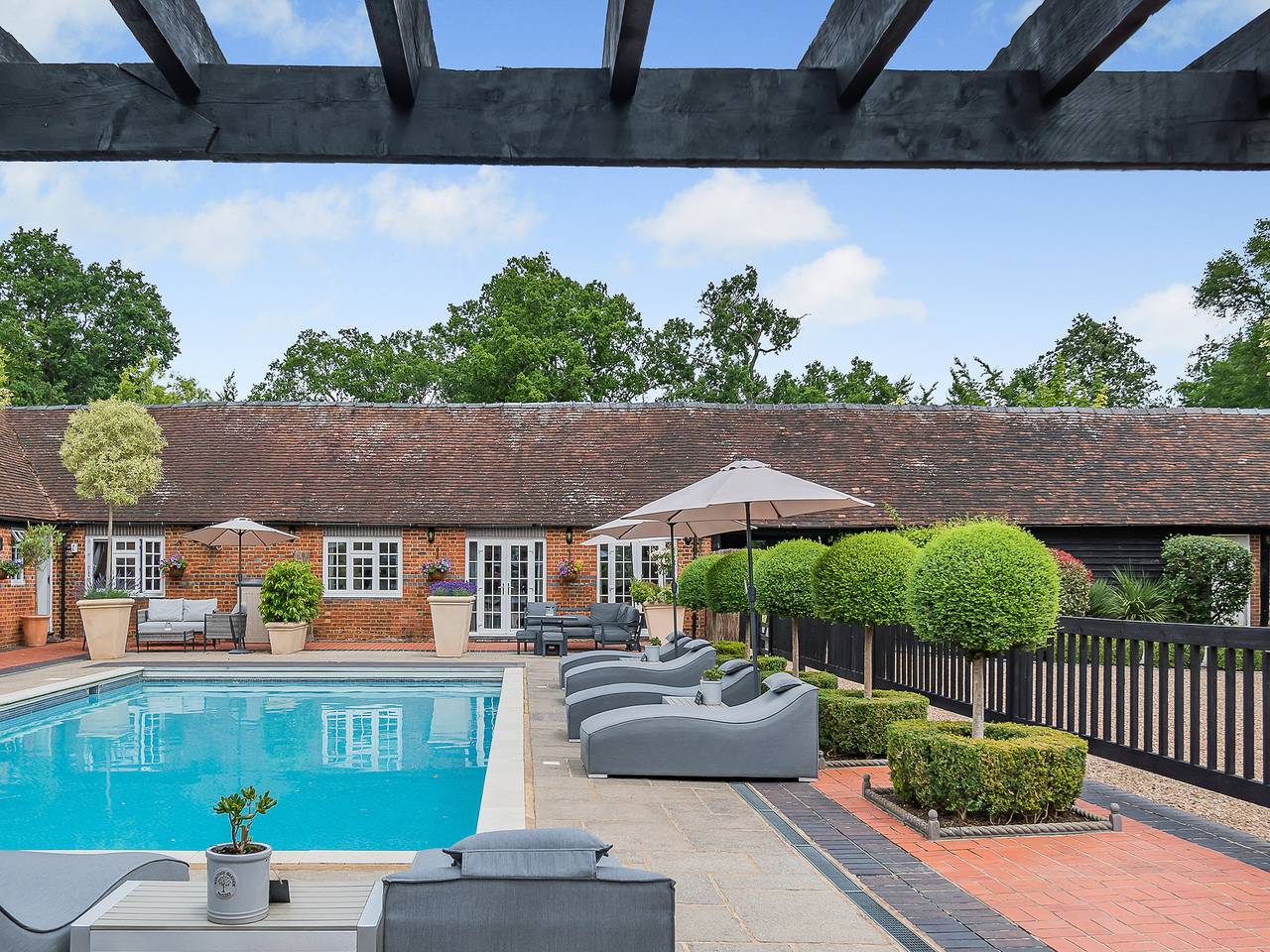 The Barn - Uk49371 in Woking, Surrey