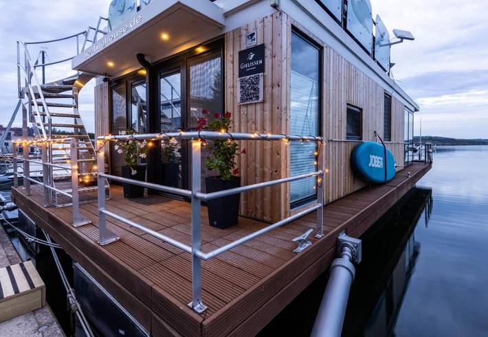 Boot für 4 Personen, mit Terrasse und Seeblick sowie Ausblick in Sachsen-Anhalt - 2