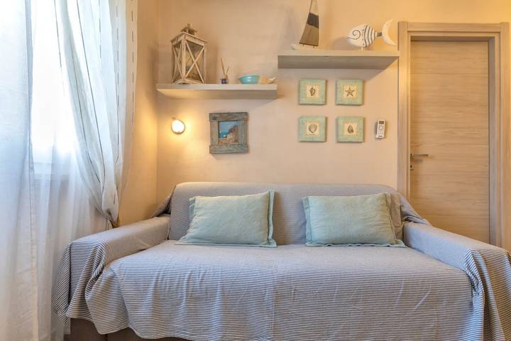 Entire apartment, Apartment 'Alghero Via Lido' with Shared Pool and Air Conditioning in Spiaggia di Maria Pia (Alghero), Alghero