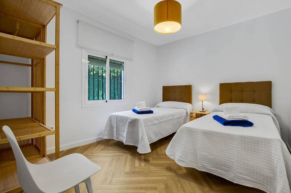 Casa rural para 14 con piscina privada, barbacoa y jardín a 30 min de Málaga in Pizarra, Provincia de Málaga