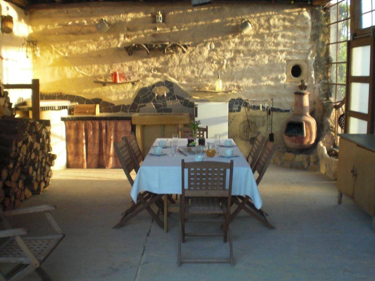 Two-Bedroom Suite in Chenay-le-Châtel, Région de Charolles