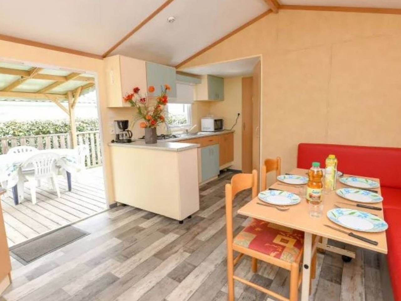 Mobil-home Confortable avec Terrasse pour 6 pers. in Jard-sur-Mer, Vendée