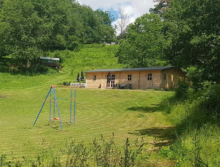 Location de vacances pour 8 personnes, avec sauna et terrasse ainsi que jardin et vue à Lanobre - 4