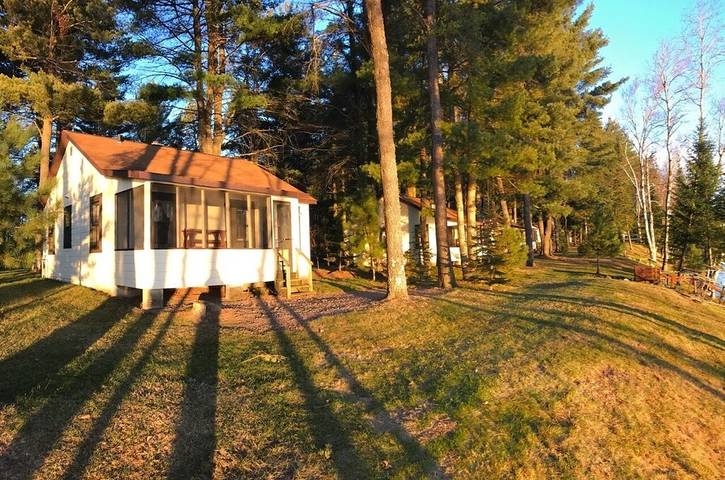 Log cabin for 4 people, with terrace, with pets in Wisconsin