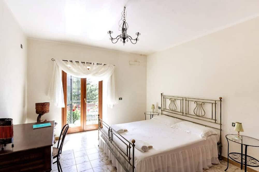 Fiorella House: An oasis of tranquility in the countryside of Lioni in Lioni, Avellino Province
