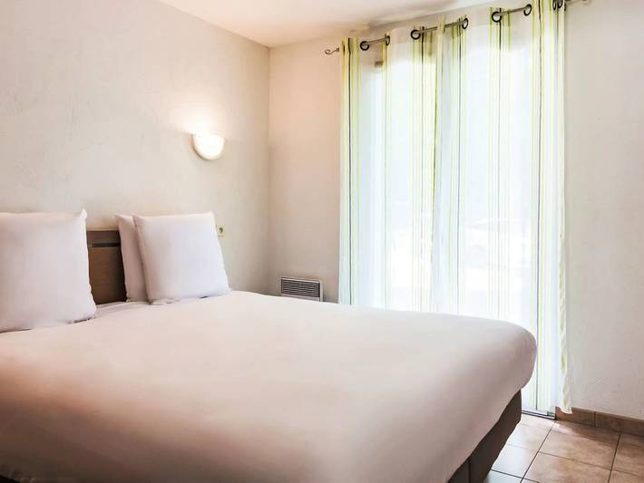 Gîte pour 5 personnes, avec Balcon et Terrasse ainsi que Jardin et Piscine à Barbaste - 4