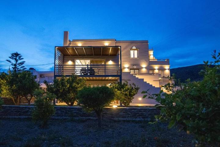 Villa for 7 people, with garden in Tinos