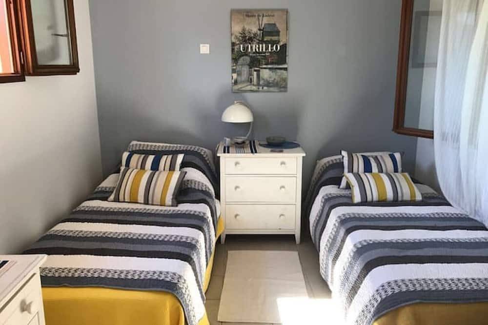 6 Person Villa With own Pool in Languedoc France in Lodève, Lodève und Umgebung