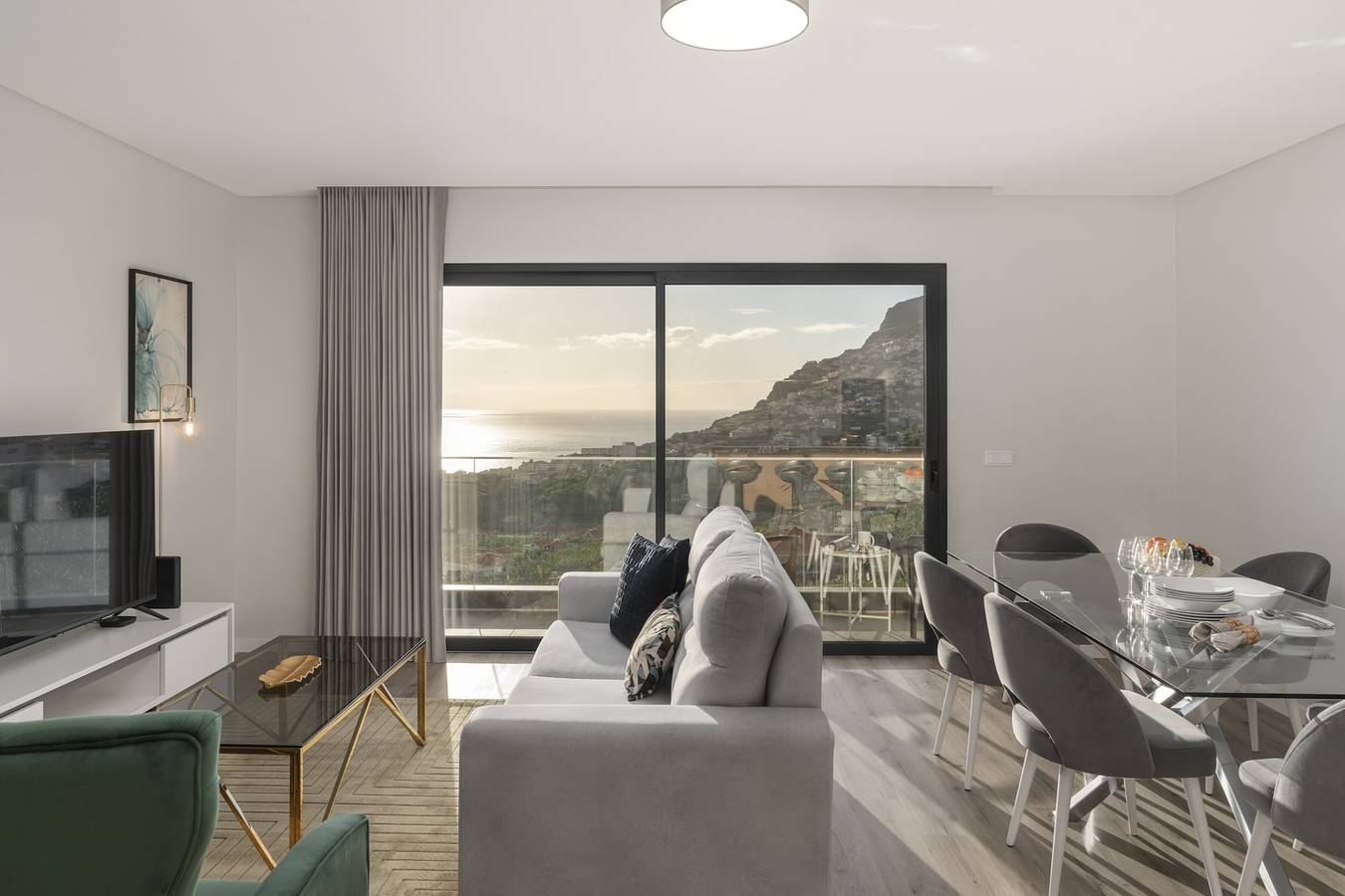 Ganze Wohnung, Ferienwohnung für 6 Personen mit Balkon in Câmara de Lobos, Madeira