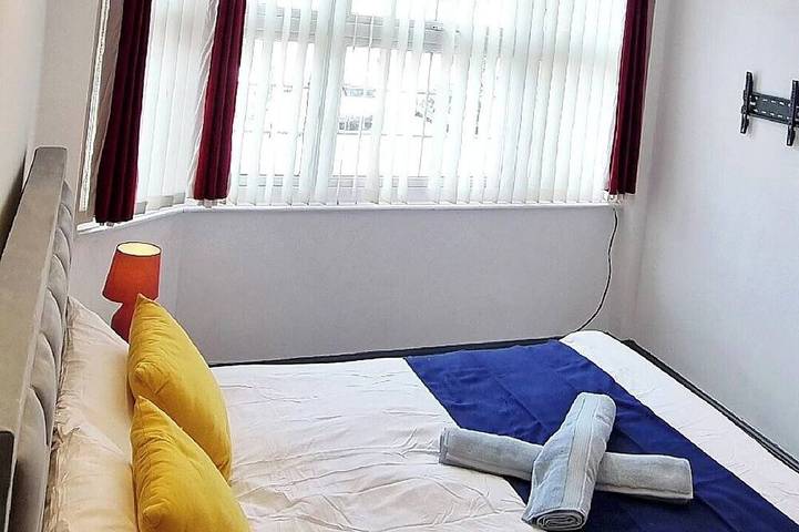 Holiday rental for 9 people, with pets in Watford