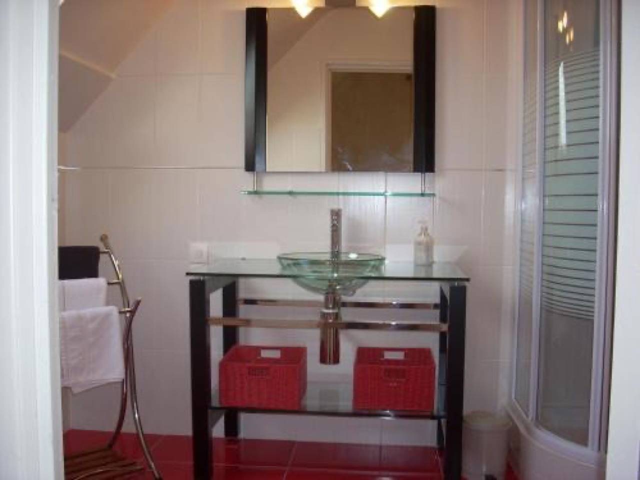 Chambre d'hôtes « La Chambre Rouge » avec terrasse et jardin communs, Wi-Fi in Lanhouarneau, Région de Morlaix