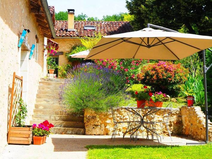 Chambre d’hôte pour 3 personnes, avec Terrasse et Jardin ainsi que Bassin pour enfant et Piscine dans Moulin de la Veyssiere