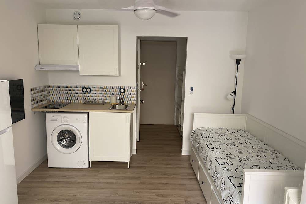 Entire apartment, Studio with parking space and garden in Sausset-les-Pins, Istres region