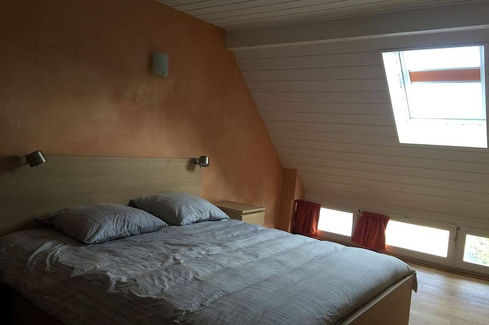 Bright architect-designed house-private saltwater pool-wonderful unobstructed view in Le Bugue, Périgord Noir