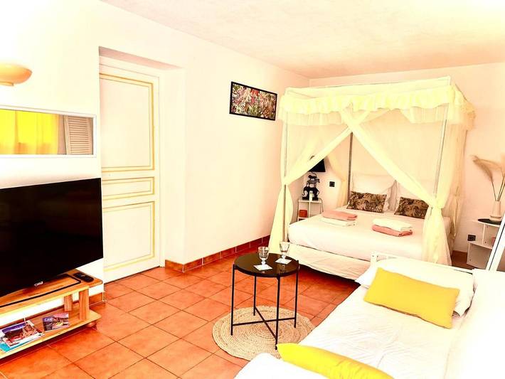 Gîte pour 4 personnes, avec vue et jardin dans Plage D Aigue Bonne - 3