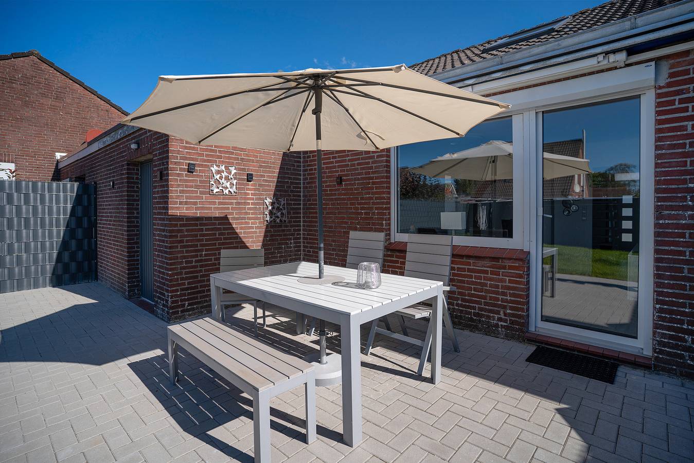 Ferienhaus 'Am See' mit privatem Garten und Wlan in Hage, Norden und Umgebung