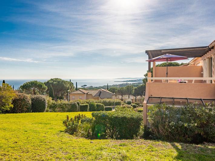 Appartement de vacances pour 4 personnes, avec jardin ainsi que terrasse et piscine à Sainte-Maxime