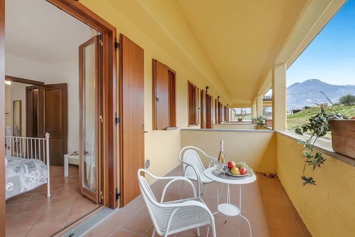 Gîte pour 4 personnes, avec balcon et piscine, adapté aux familles à Monte Isola